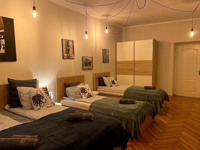 ラレス アンド ペナテス アパートメント