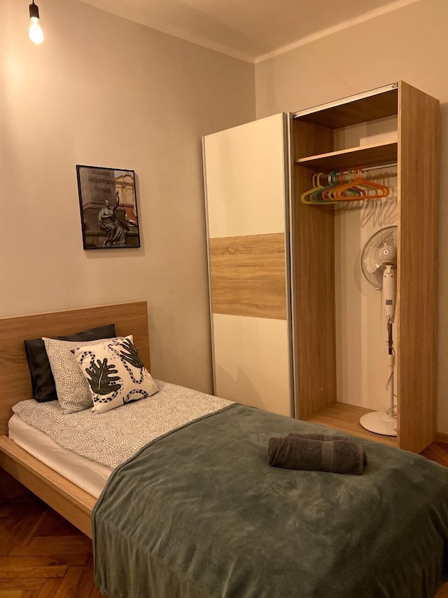 ラレス アンド ペナテス アパートメント