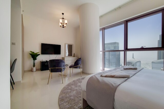 グリーンフューチャー- パノラマ都市のビューを持つハイライズのスリークスタジオ