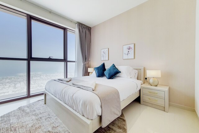 グリーンフューチャー - トレードセンターの豪華スタジオからの都心の眺望