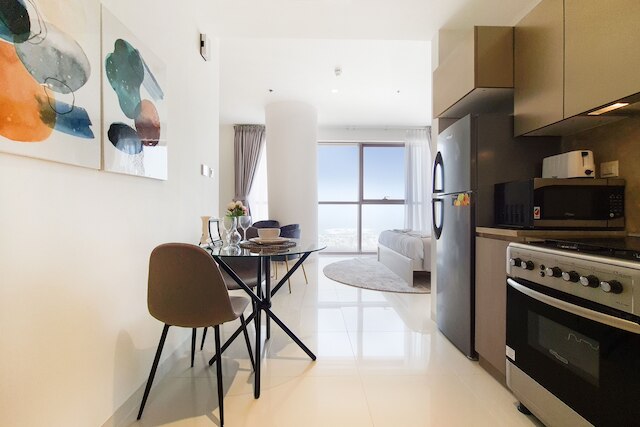 グリーンフューチャー - トレードセンターの豪華スタジオからの都心の眺望