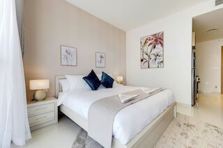 グリーンフューチャー - トレードセンターの豪華スタジオからの都心の眺望