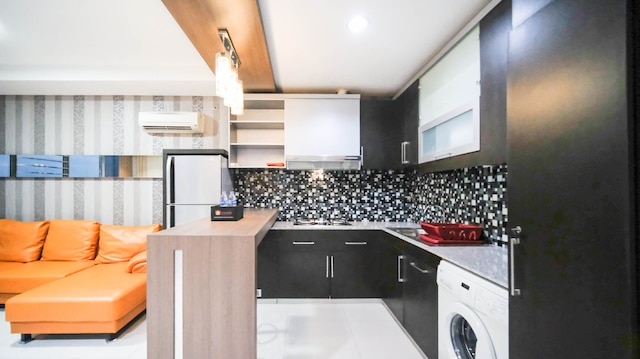 ホーミー アンド コージー リビング2 ベッドルーム アパートメント  アット アルヤドゥータ  レジデンス  スラバヤ