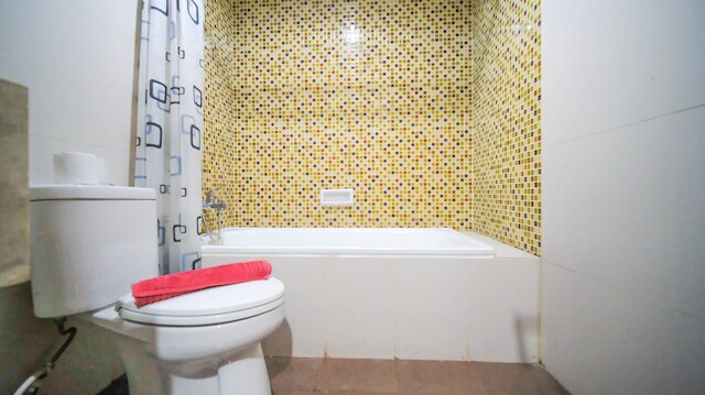 ホーミー アンド コージー リビング2 ベッドルーム アパートメント  アット アルヤドゥータ  レジデンス  スラバヤ