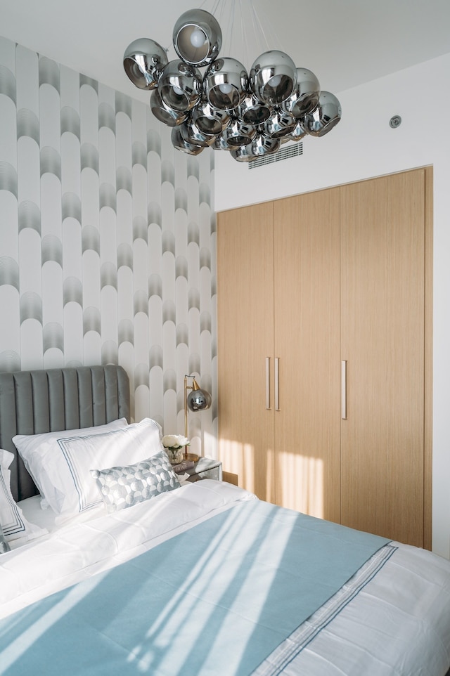 エレガント ステイ: バルコニー & スタニング ドバイ クリーク ビューズ