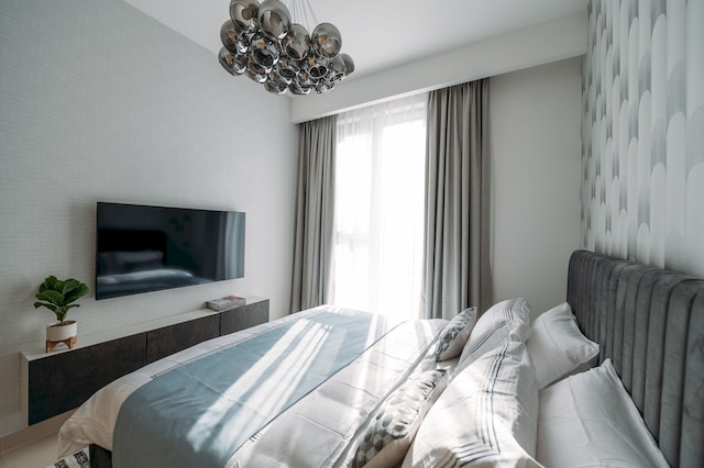 エレガント ステイ: バルコニー & スタニング ドバイ クリーク ビューズ