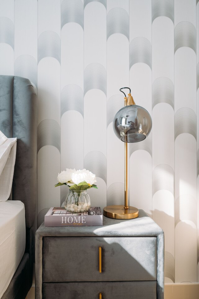 エレガント ステイ: バルコニー & スタニング ドバイ クリーク ビューズ