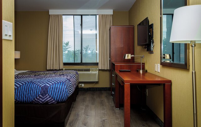 スカイ ホテル フラッシング/ラガーディア エアポート