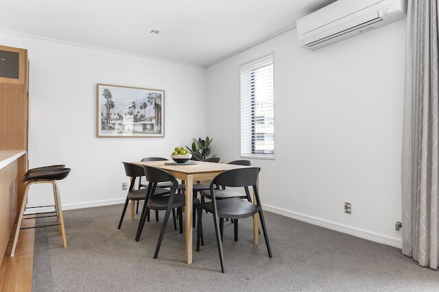 広々とした高架橋の聖域