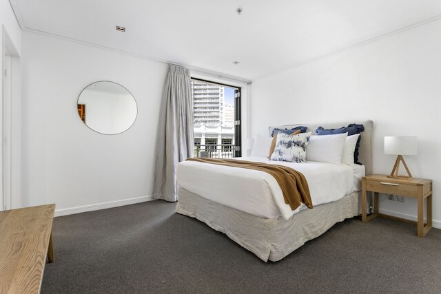 広々とした高架橋の聖域