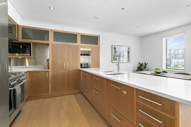 広々とした高架橋の聖域