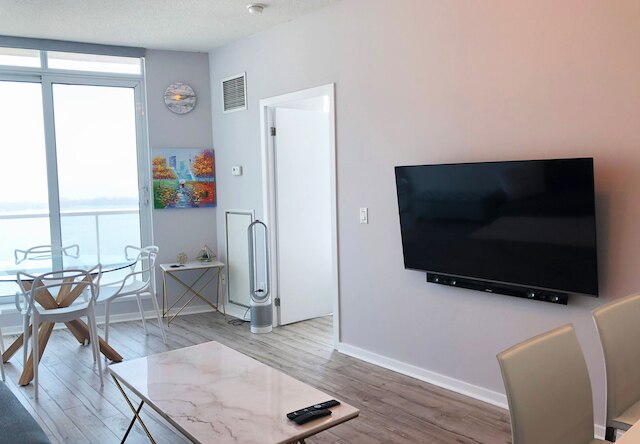 クイーンズ・キー・ダウンタウン・レイクビュー -CNビュー