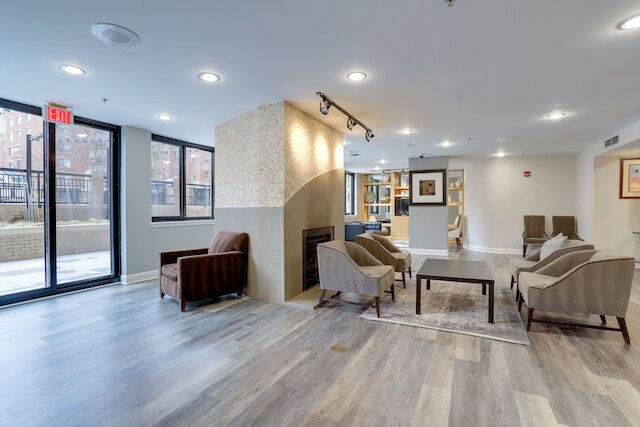 ファンタスティック・ビジネスコンド・アット・バルストン