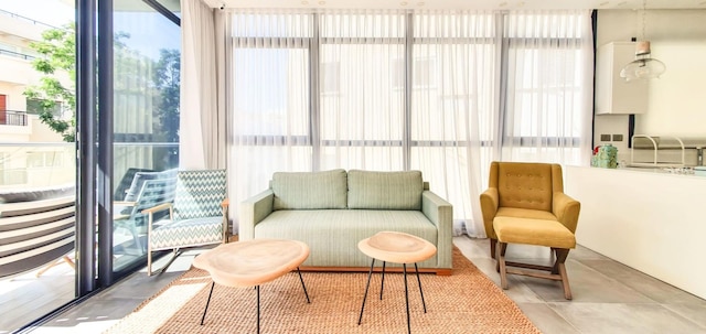 ルピン ルビー イン テル アビブ ヤフォ