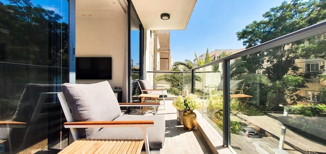 ルピン ルビー イン テル アビブ ヤフォ