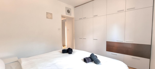 カリッシャー オフリーズ イン テル アビブ ヤフォ