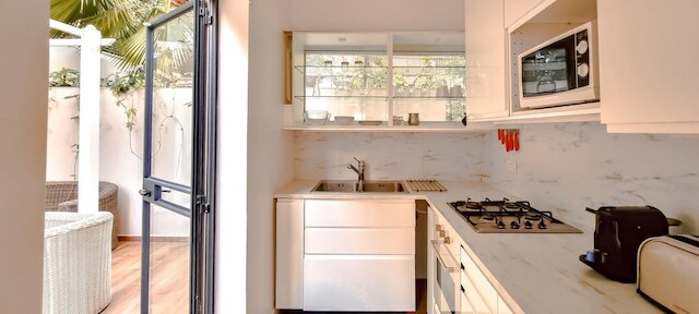 ヨナ ラヴァンデ イン テル アビブ ヤフォ