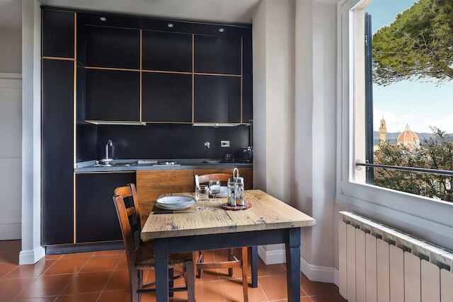 フローレンス イン ザ ウィンドウ