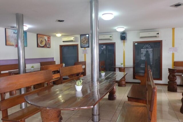 ホテル オリンピック スマラン バイ サジワ