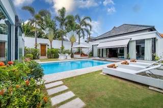 セレーネ  4ドR スミニャック  ヴィラ  ウィズ トロピカル