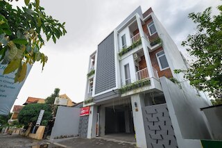 スーパー  OYO  コレクション O 90023 ダマール クスモ ゲスト ハウス