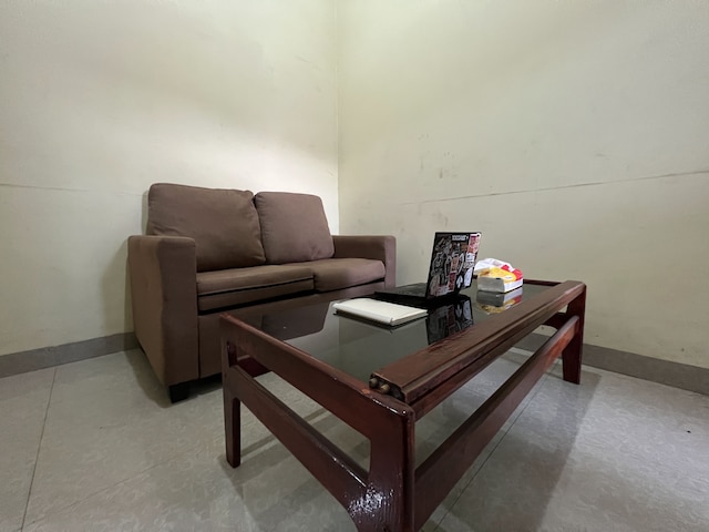 ホテル O コスト ビル