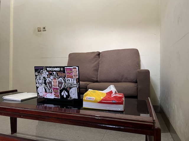 ホテル O コスト ビル