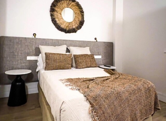 ジ・オネストホテル