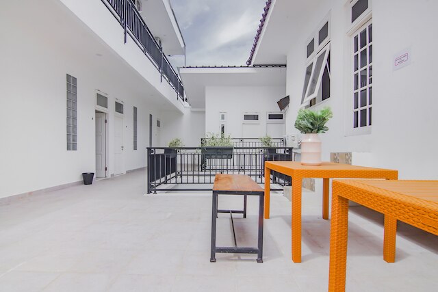 キャピタル O 90342 ケマン ガーデン