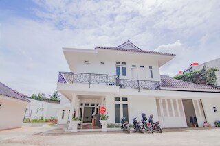 キャピタル O 90342 ケマン ガーデン