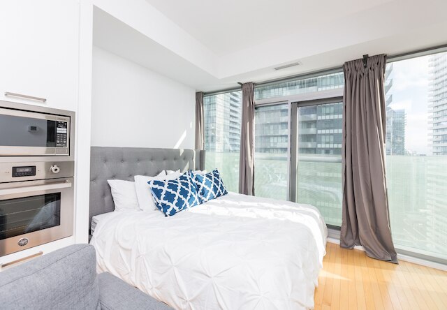 ダウンタウン-CNタワー-ジェイズ