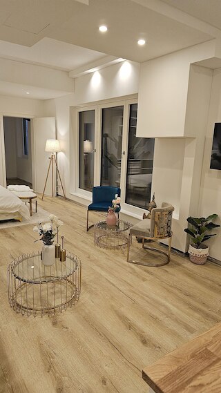 UG ノイバウ シティ ウォーニング (オプショナル プール+ジム+2つ目のバスルーム エクストラ ブッカブル)