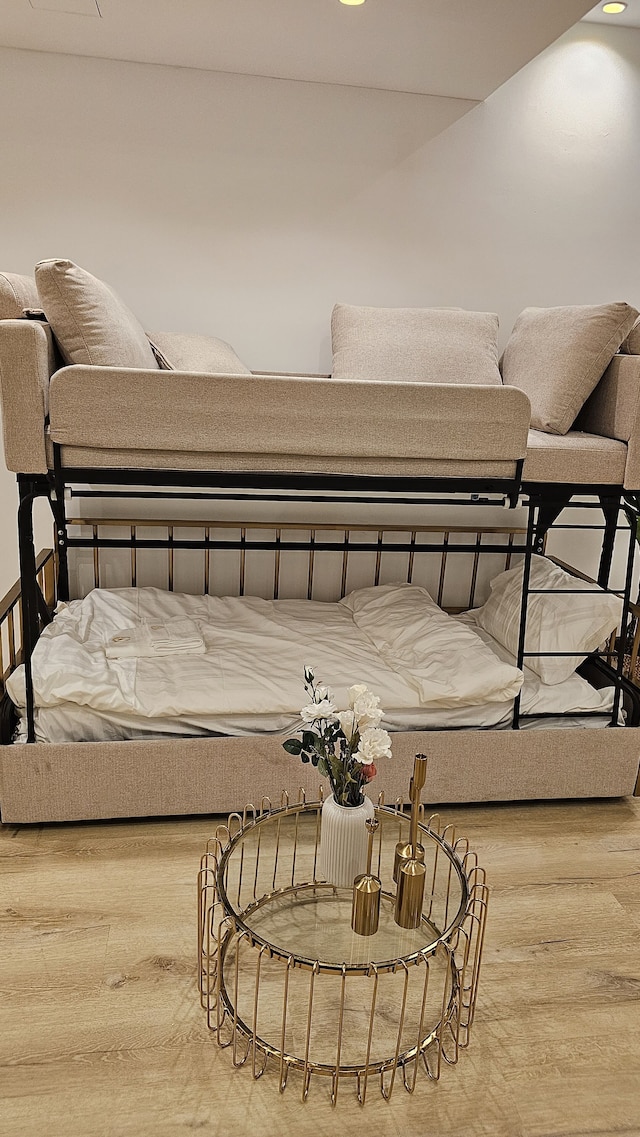 UG ノイバウ シティ ウォーニング (オプショナル プール+ジム+2つ目のバスルーム エクストラ ブッカブル)