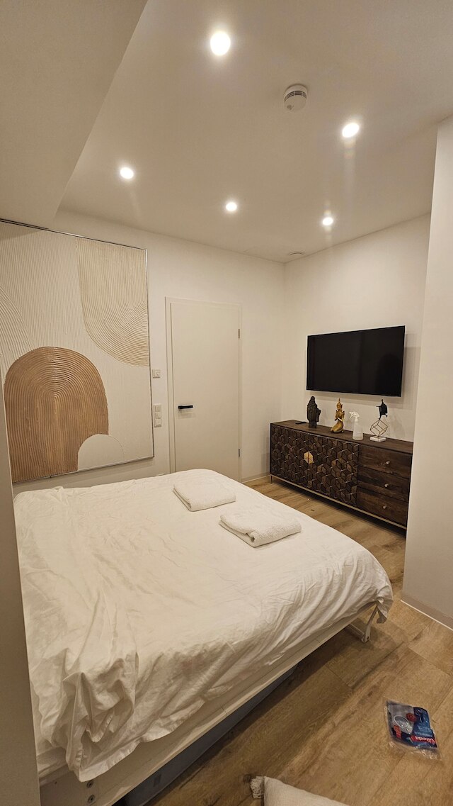 UG ノイバウ シティ ウォーニング (オプショナル プール+ジム+2つ目のバスルーム エクストラ ブッカブル)