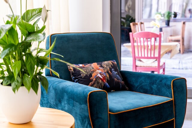 プレイ プシリ, ア メンバー オブ ブラウン ホテルズ