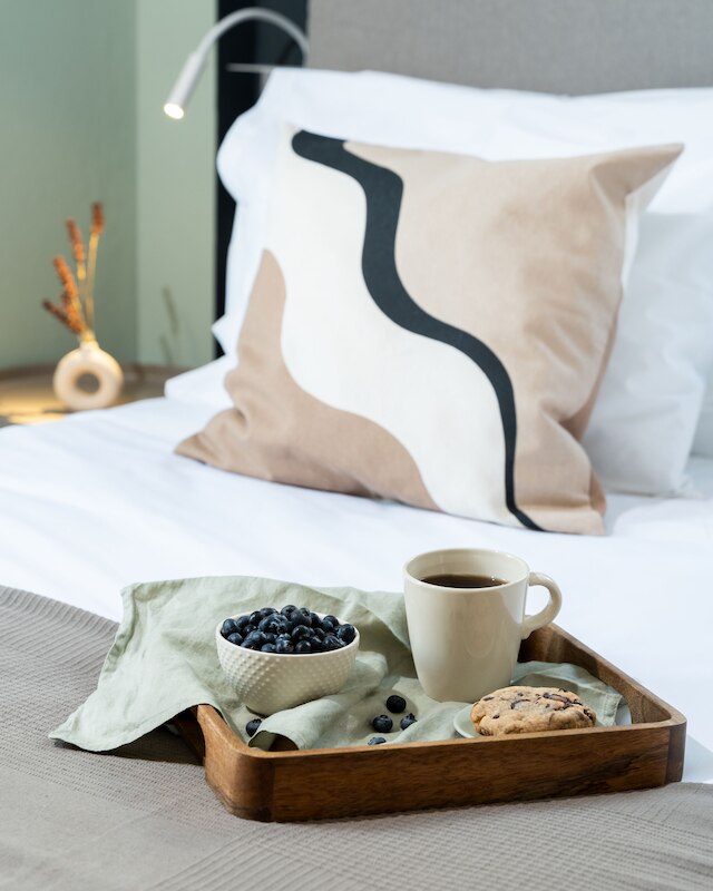 プレイ プシリ, ア メンバー オブ ブラウン ホテルズ