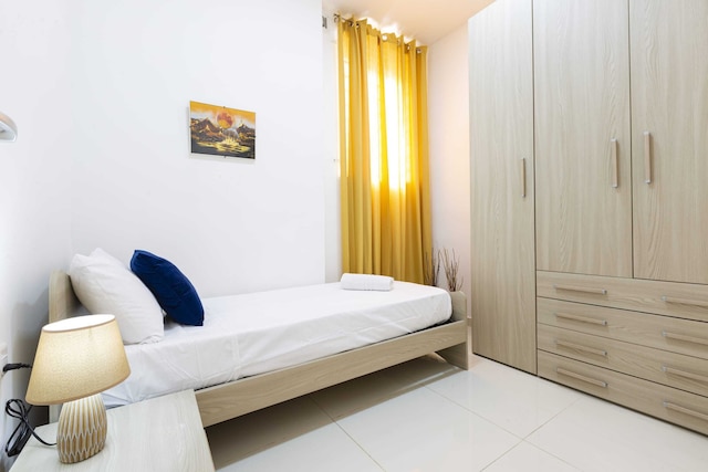 ブランド ニュー アパートメント イン スリーマ, 2 ミン バイ ザ シー