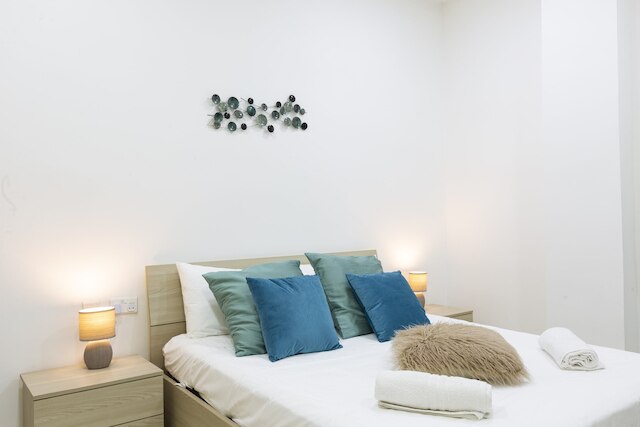 ブランド ニュー アパートメント イン スリーマ, 2 ミン バイ ザ シー