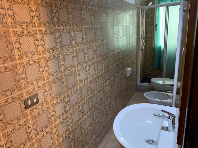 ジノリ B イン フィレンツェ ウィズ  3 ベッドルームズ アンド  2 バスルームズ