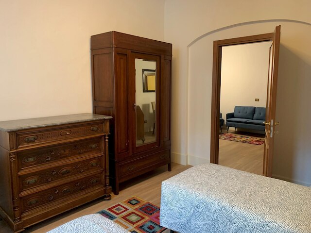 ジノリ B イン フィレンツェ ウィズ  3 ベッドルームズ アンド  2 バスルームズ