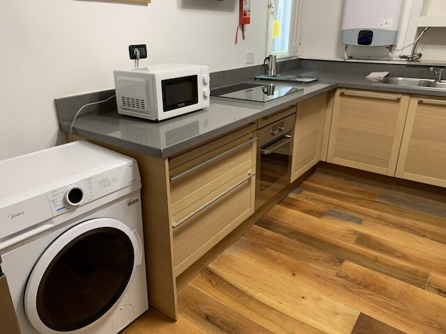 ジノーリ C イン フィレンツェ ウィズ  3 ベッドルームズ アンド  2 バスルームズ