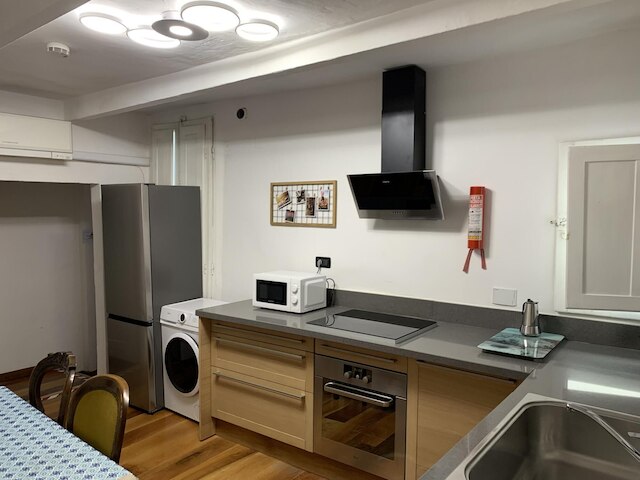 ジノーリ C イン フィレンツェ ウィズ  3 ベッドルームズ アンド  2 バスルームズ