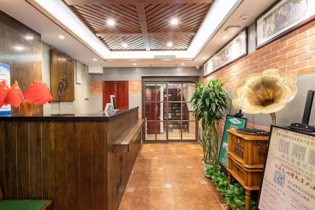 Nostalgia Hotel(Beijing Tiananmen Square & Qianmen Subway Station)