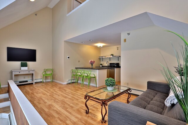 ザ バーチリッジ: オーナーズ スイート #5 - クイーン/ソファ ベッド スイート イン キリントン. ホットタブ. リノベーション済み. 1 ベッドルーム ホーム