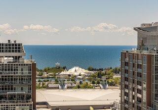 1BR ペントハウス湖畔ビュー付き-プール-ジム