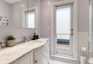 3 BDRM-3BATH-パーキング-ファッションディストリクト