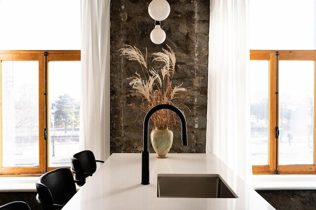 メゾン プラス ロワイヤル バイ ラグジュアリー イン トランジット