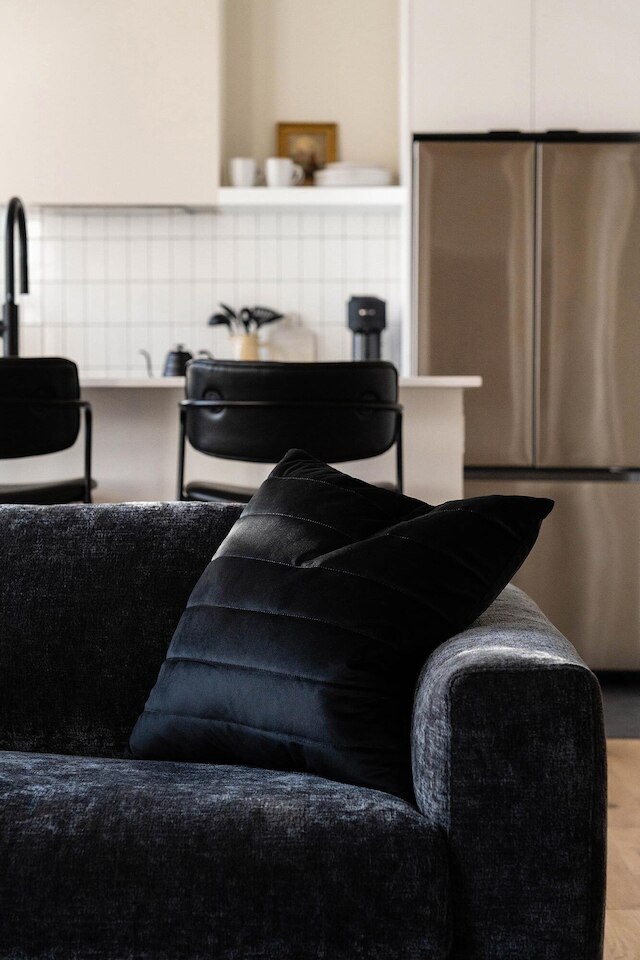 メゾン プラス ロワイヤル バイ ラグジュアリー イン トランジット