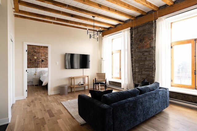 メゾン プラス ロワイヤル バイ ラグジュアリー イン トランジット