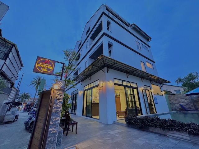 ザ プレゼント リバー ホイアン